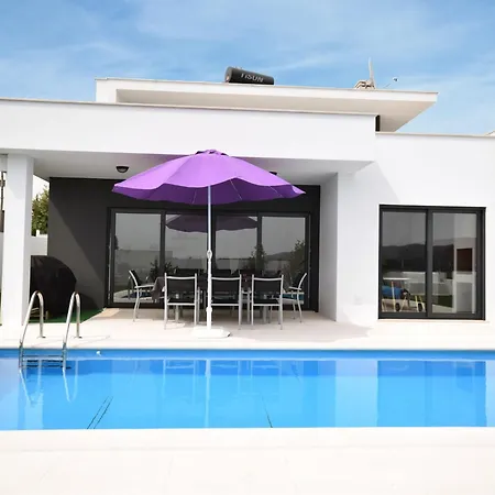 Modern With Private Swimming Pool, Cleaning Included