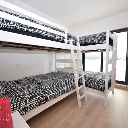 Modern With Private Swimming Pool, Cleaning Included Holiday home