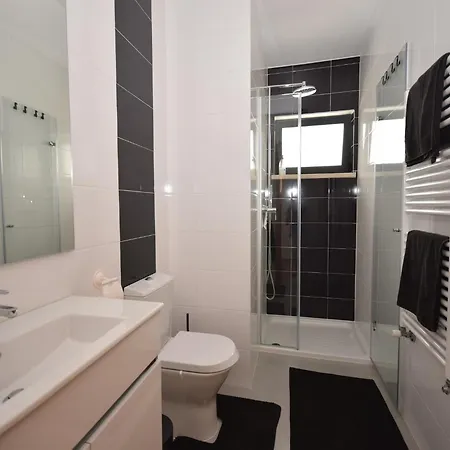 Modern With Private Swimming Pool, Cleaning Included * Famalicao