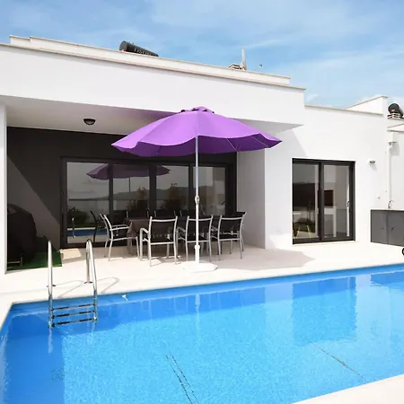 Modern With Private Swimming Pool, Cleaning Included *