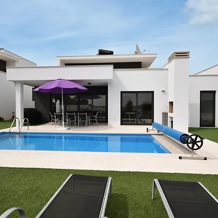 Modern With Private Swimming Pool, Cleaning Included Famalicao